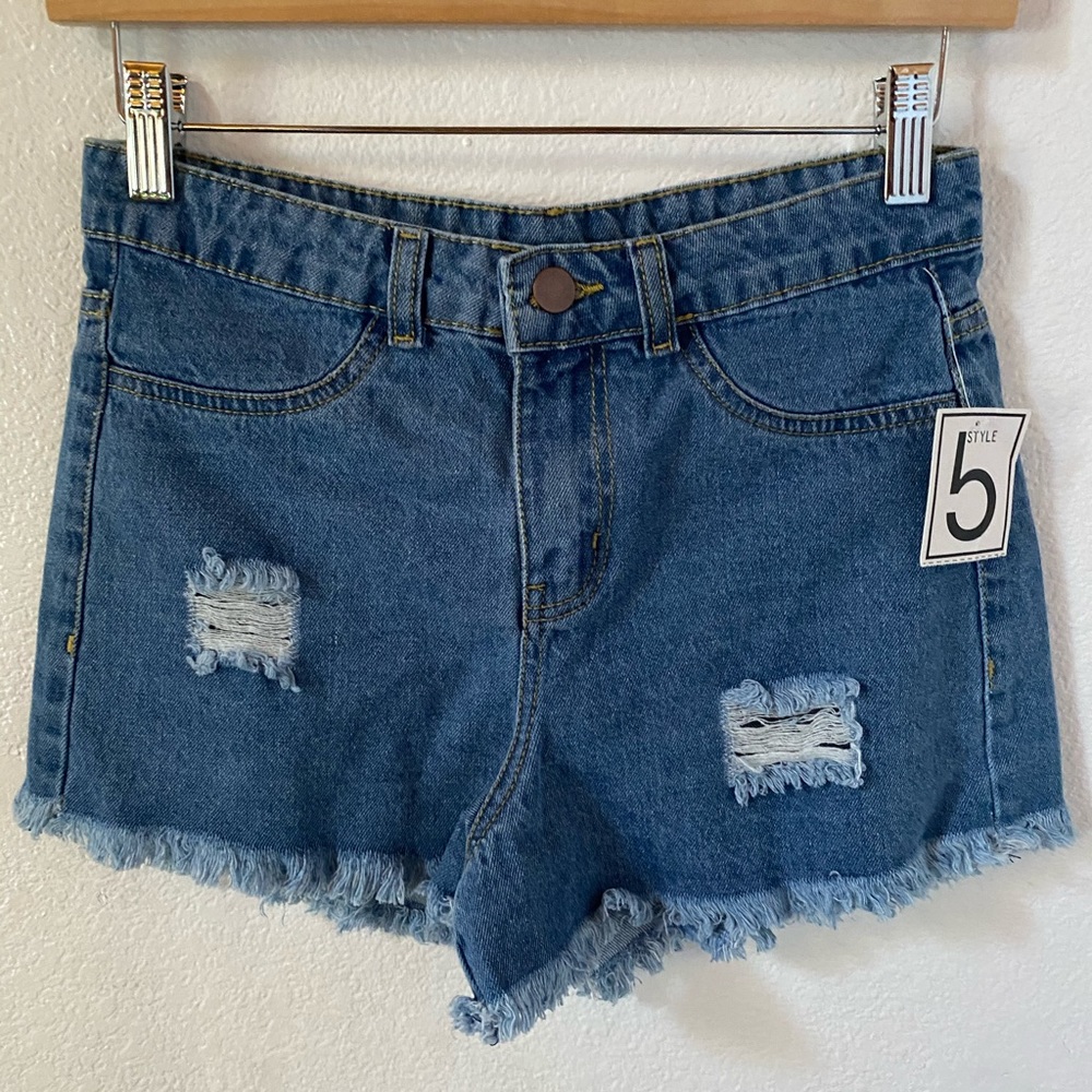 Style 5 distressed jean shorts NWT small